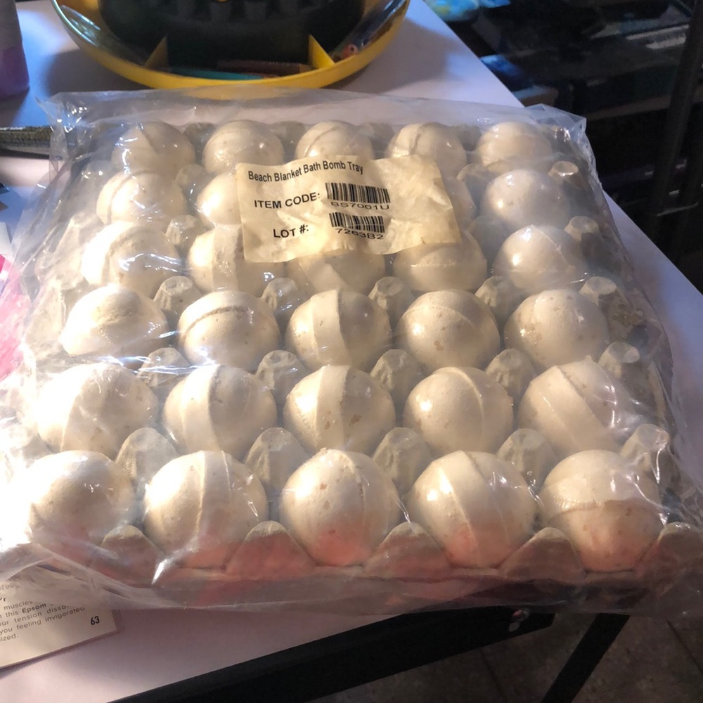 Beach blanket bath bombs